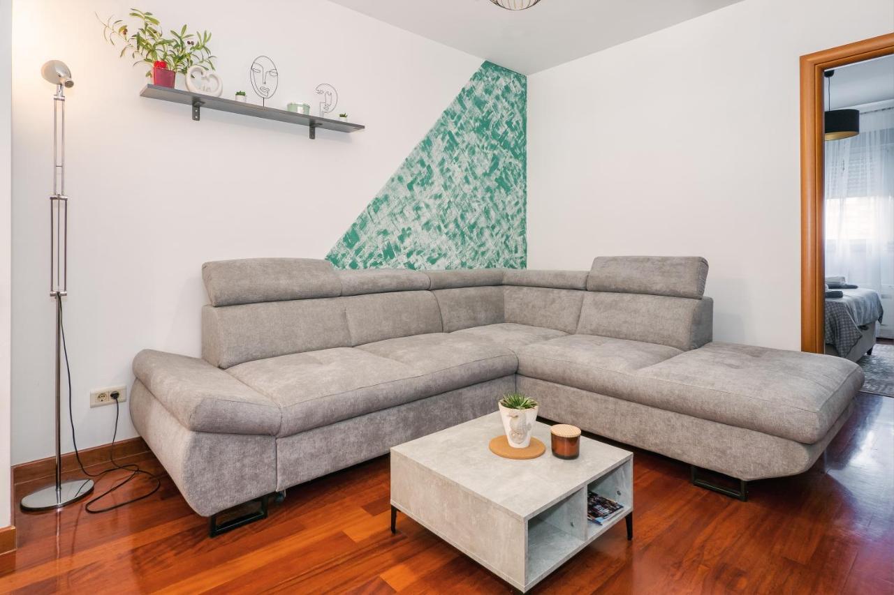 Airy 2-Br Apt W/ Open Layout & Modern Design Leilighet Split Eksteriør bilde