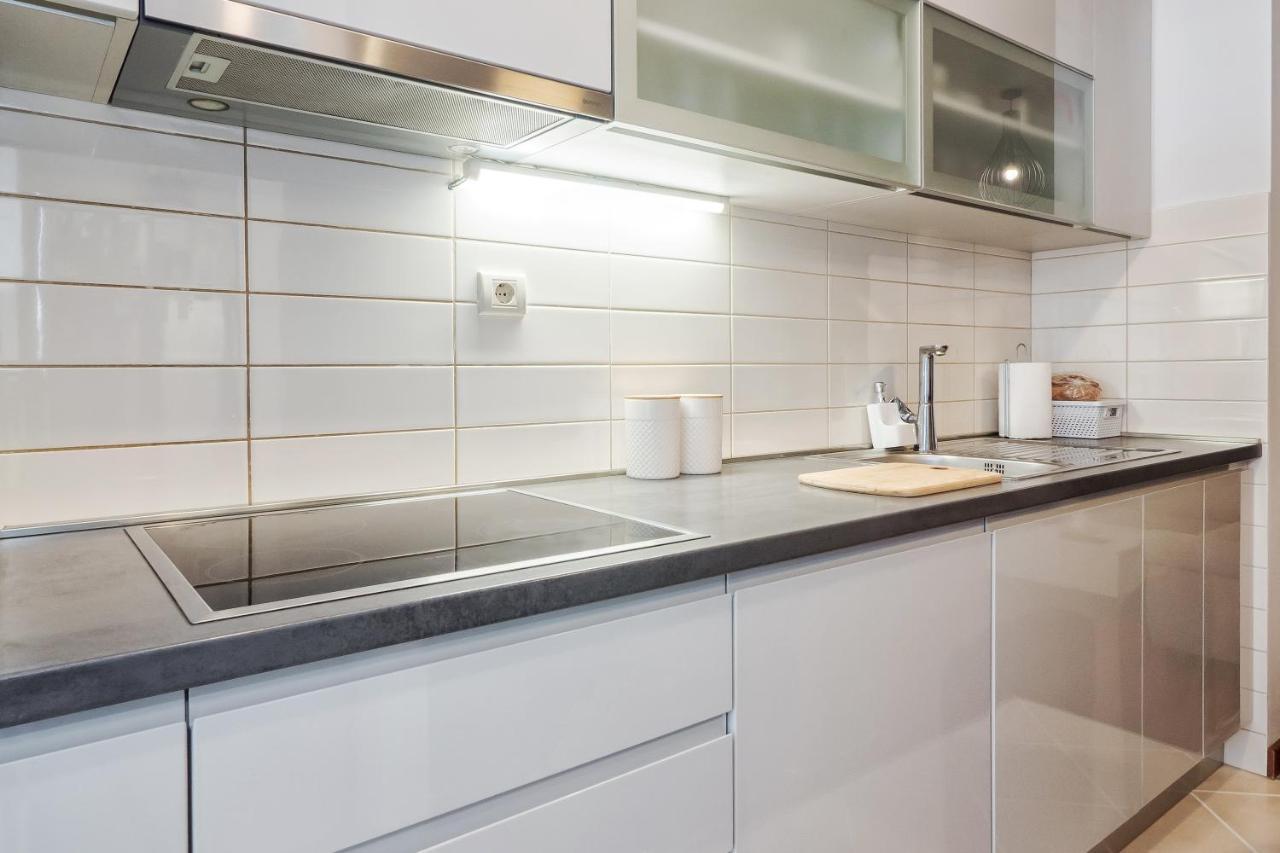 Airy 2-Br Apt W/ Open Layout & Modern Design Leilighet Split Eksteriør bilde