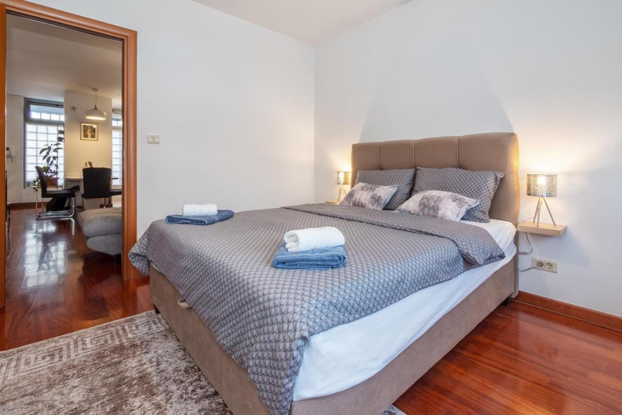 Airy 2-Br Apt W/ Open Layout & Modern Design Leilighet Split Eksteriør bilde