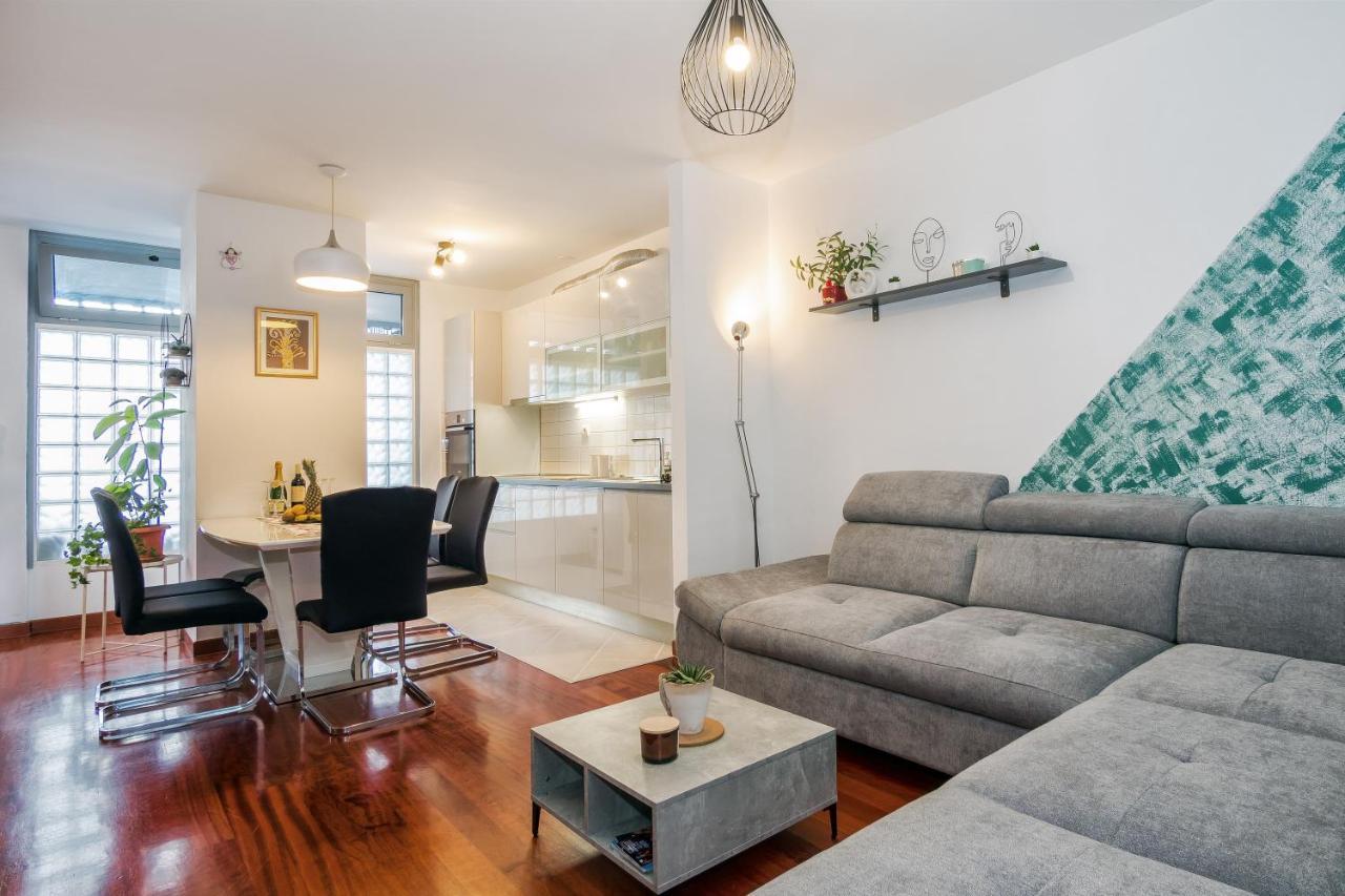 Airy 2-Br Apt W/ Open Layout & Modern Design Leilighet Split Eksteriør bilde