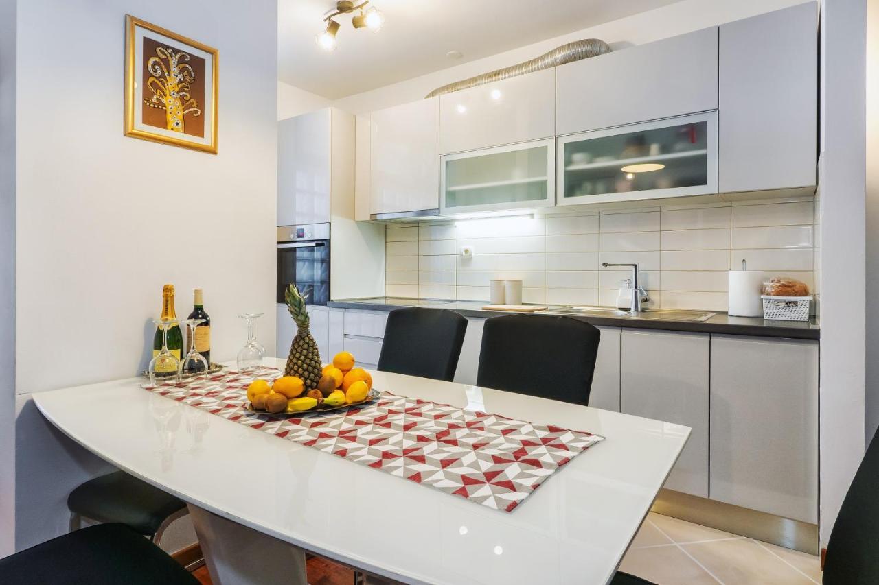 Airy 2-Br Apt W/ Open Layout & Modern Design Leilighet Split Eksteriør bilde