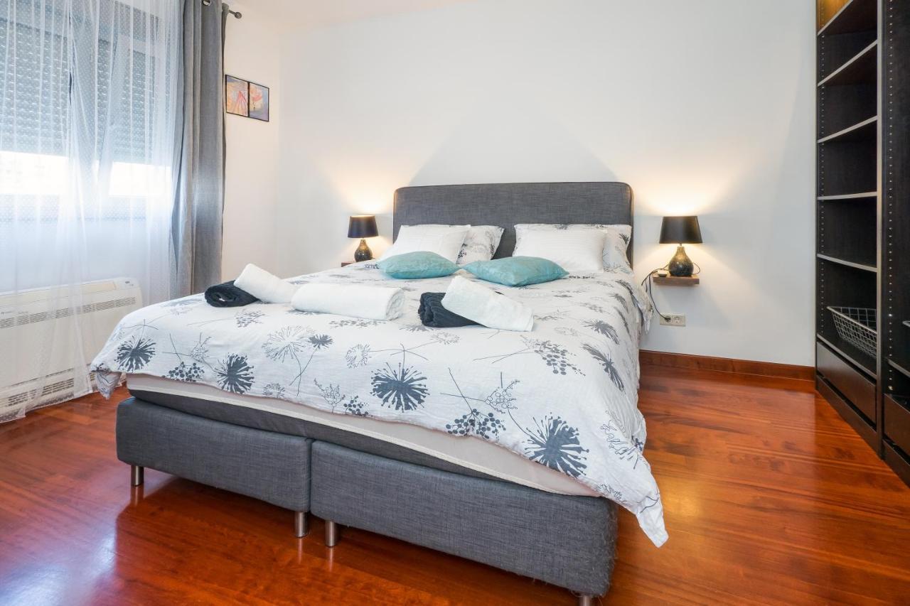 Airy 2-Br Apt W/ Open Layout & Modern Design Leilighet Split Eksteriør bilde