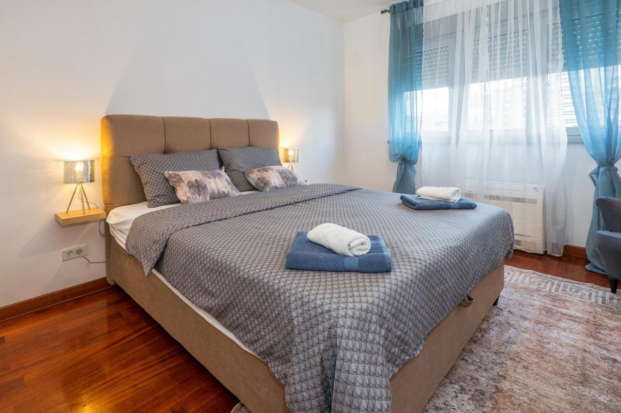 Airy 2-Br Apt W/ Open Layout & Modern Design Leilighet Split Eksteriør bilde