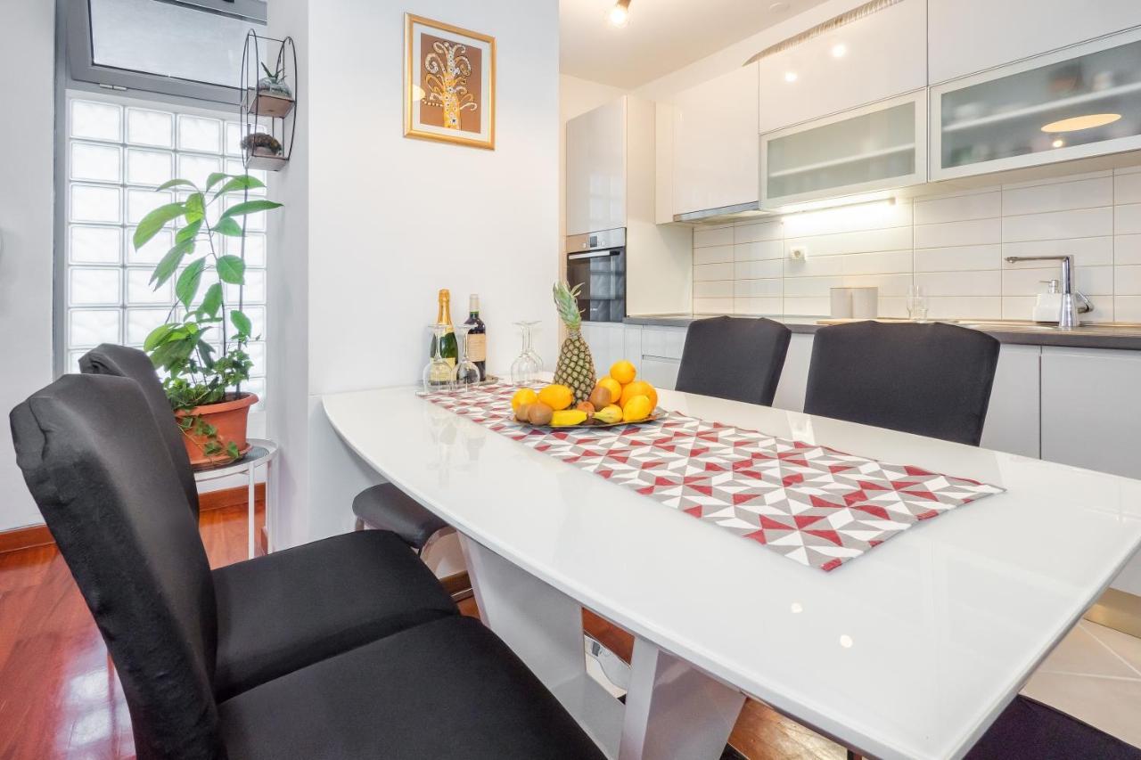 Airy 2-Br Apt W/ Open Layout & Modern Design Leilighet Split Eksteriør bilde