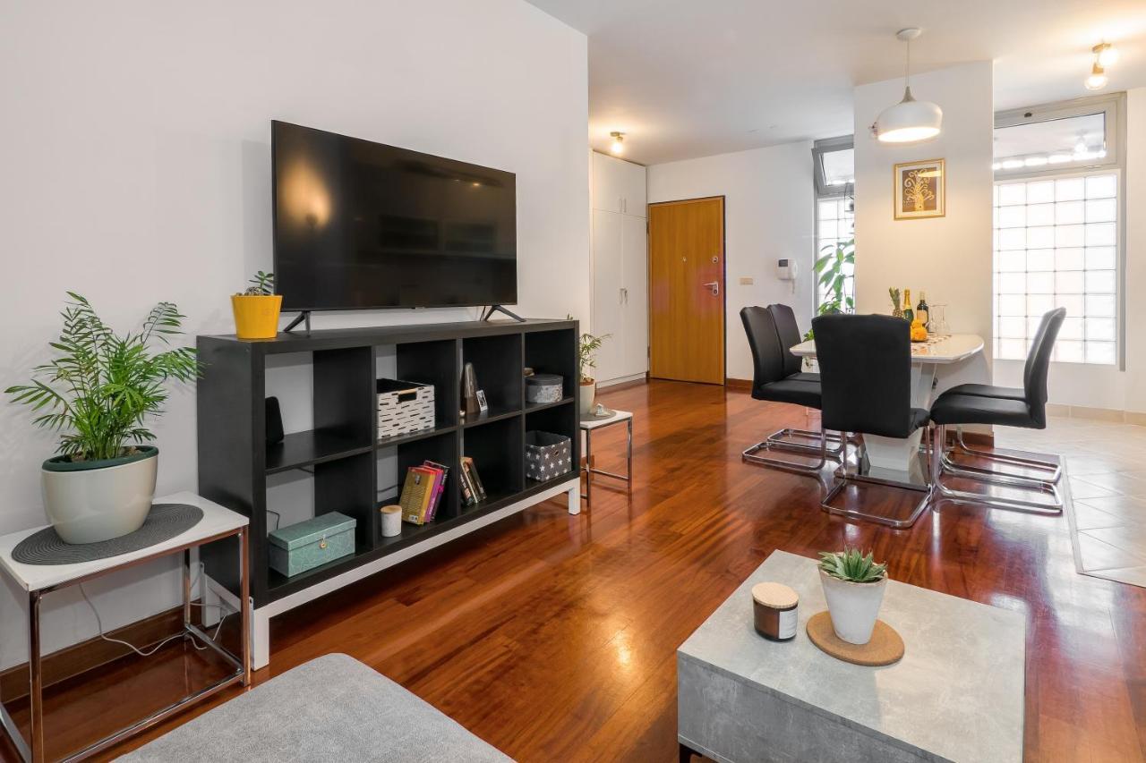 Airy 2-Br Apt W/ Open Layout & Modern Design Leilighet Split Eksteriør bilde