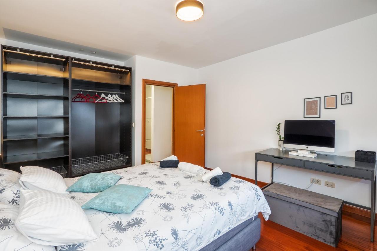 Airy 2-Br Apt W/ Open Layout & Modern Design Leilighet Split Eksteriør bilde