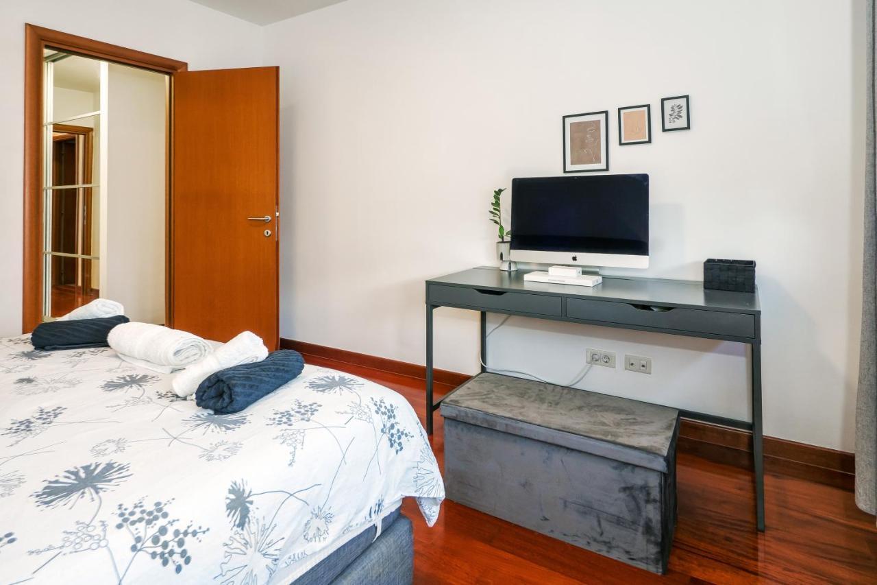 Airy 2-Br Apt W/ Open Layout & Modern Design Leilighet Split Eksteriør bilde