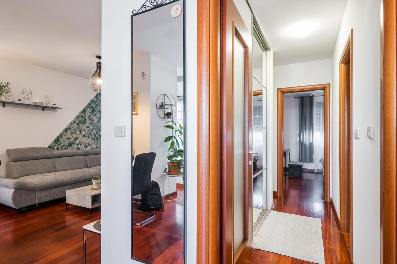 Airy 2-Br Apt W/ Open Layout & Modern Design Leilighet Split Eksteriør bilde