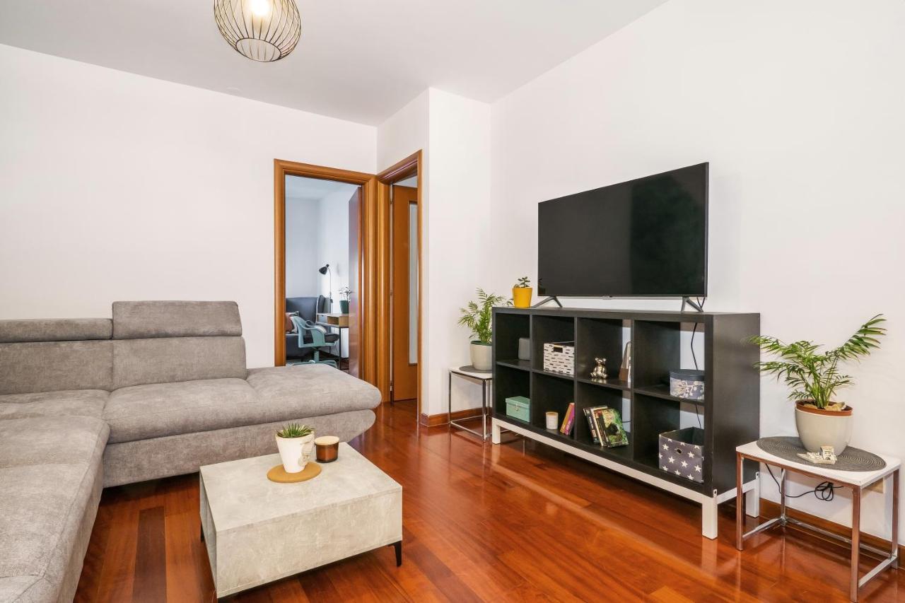 Airy 2-Br Apt W/ Open Layout & Modern Design Leilighet Split Eksteriør bilde