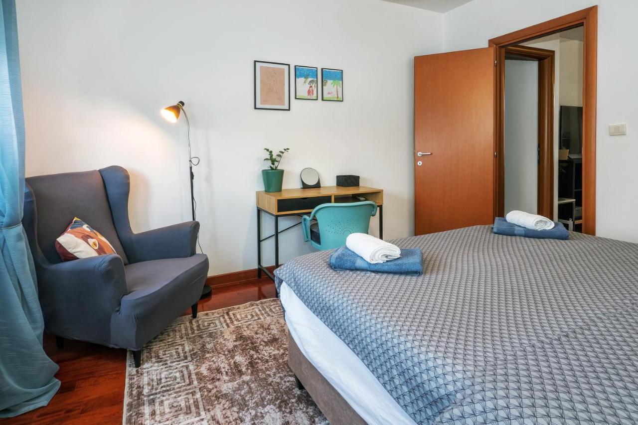 Airy 2-Br Apt W/ Open Layout & Modern Design Leilighet Split Eksteriør bilde