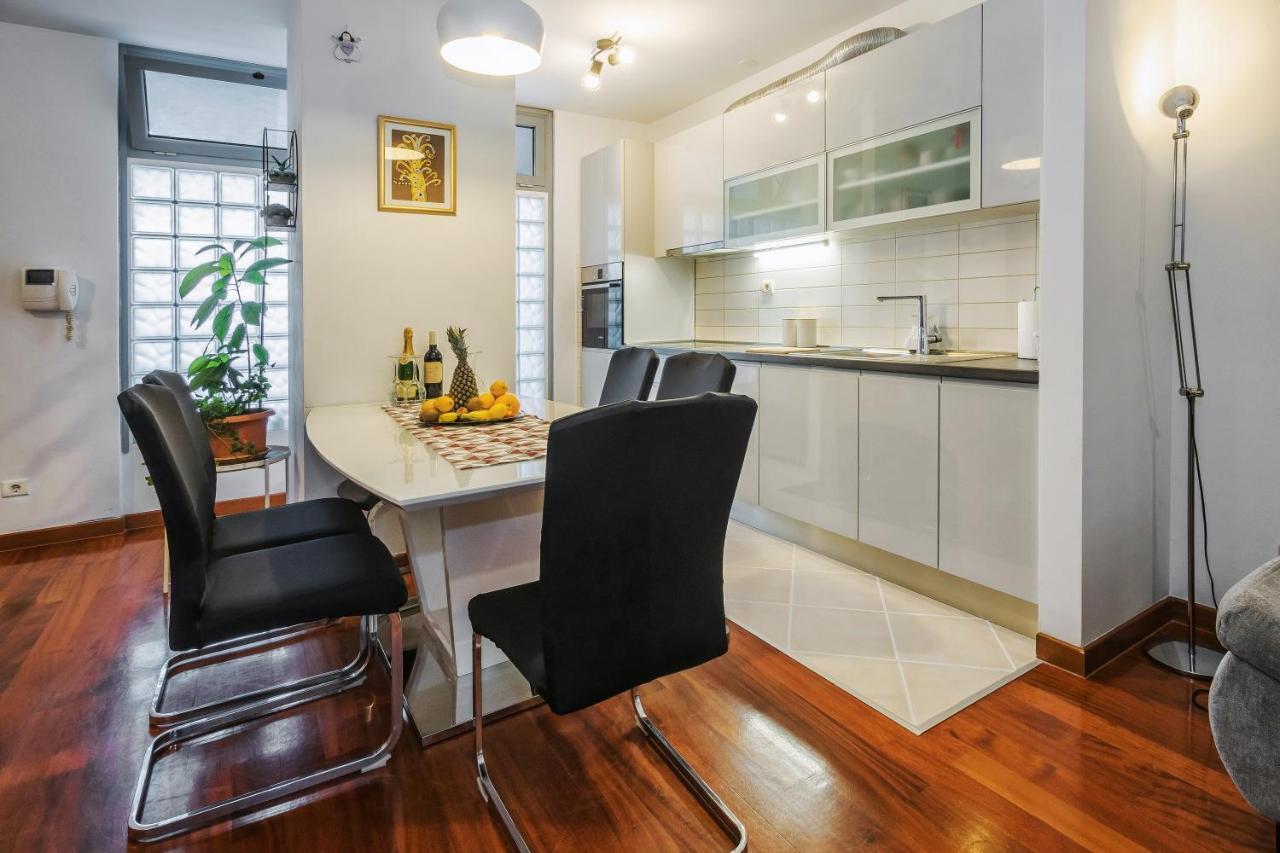 Airy 2-Br Apt W/ Open Layout & Modern Design Leilighet Split Eksteriør bilde